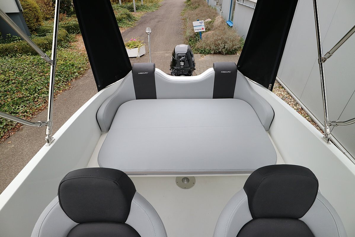 Das Bild zeigt unseren Mazury Fun 3 - Sitzbank als Liegefläche