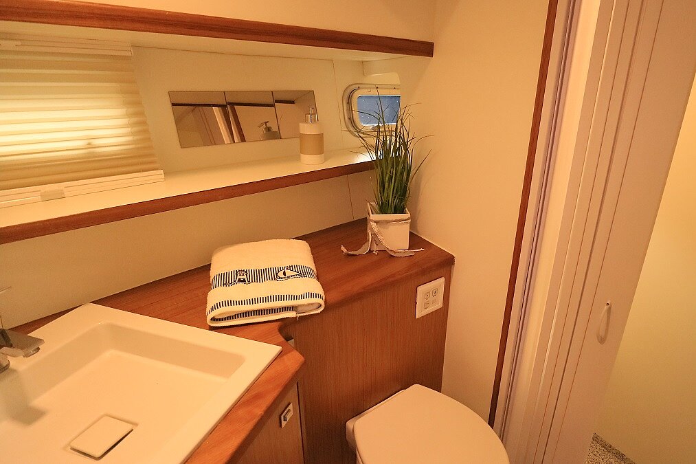 Dieses Bild zeigt unsere Yacht Platinum - M-Retro 120 -  Bad