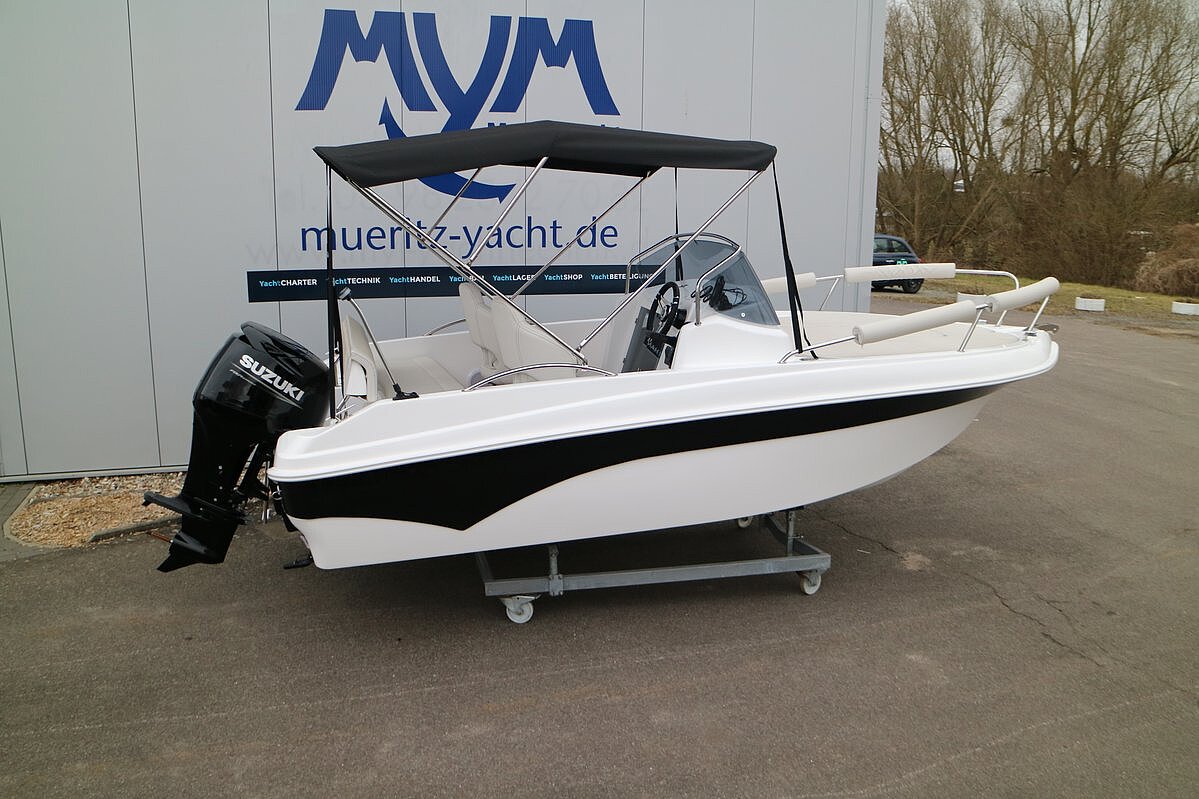 Dieses Bild zeigt unser Motorboot Aquila 5.3 Sundeck inkl. Motor - Seitenansicht
