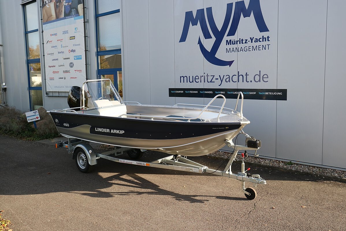 Dieses Bild zeigt die seitliche Komplettansicht der Linder ARKIP 460 inkl. Garmin.