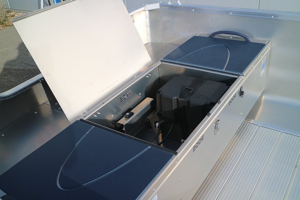 Dieses Bild zeigt unser Aluboot Linder Sportsman 445 Basic  - Sitzbank hinten mit pumpe