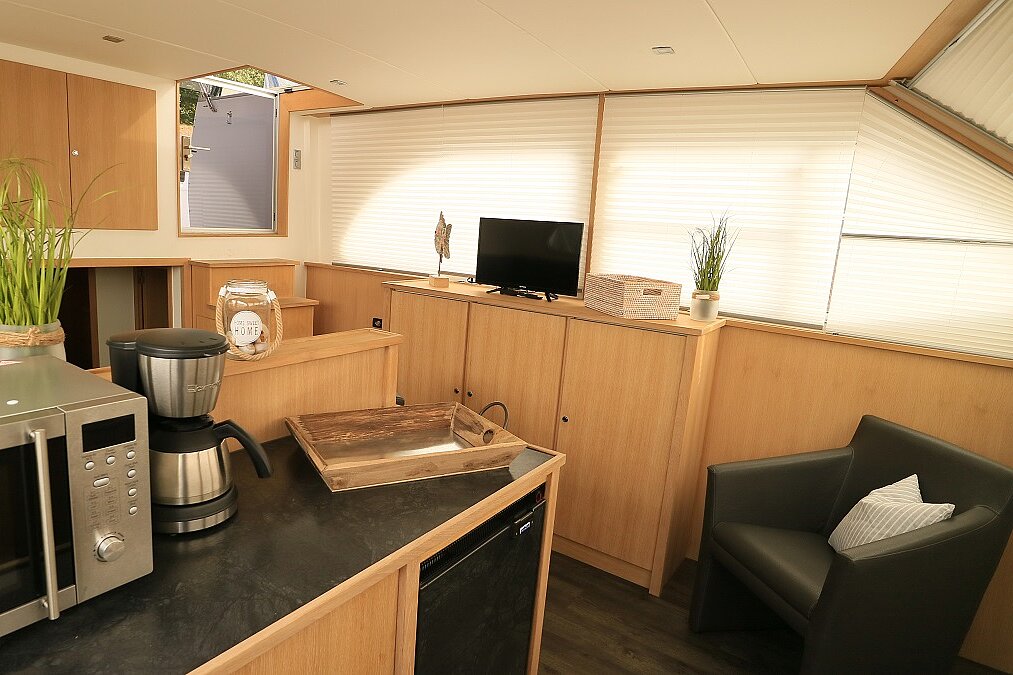 Dieses Bild zeigt unsere Yacht Sky Blue - M-Retro 140 Pool - Küche
