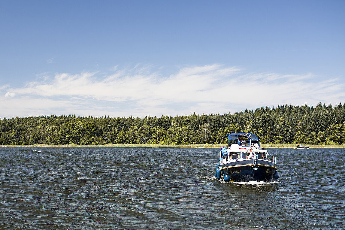 Eine Yacht auf der Müritz 