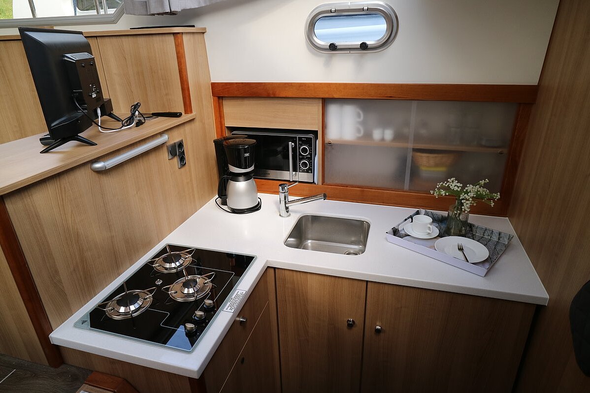 Dieses Bild zeigt unsere Yacht Snoopy - Concordia 108 AC - Küche