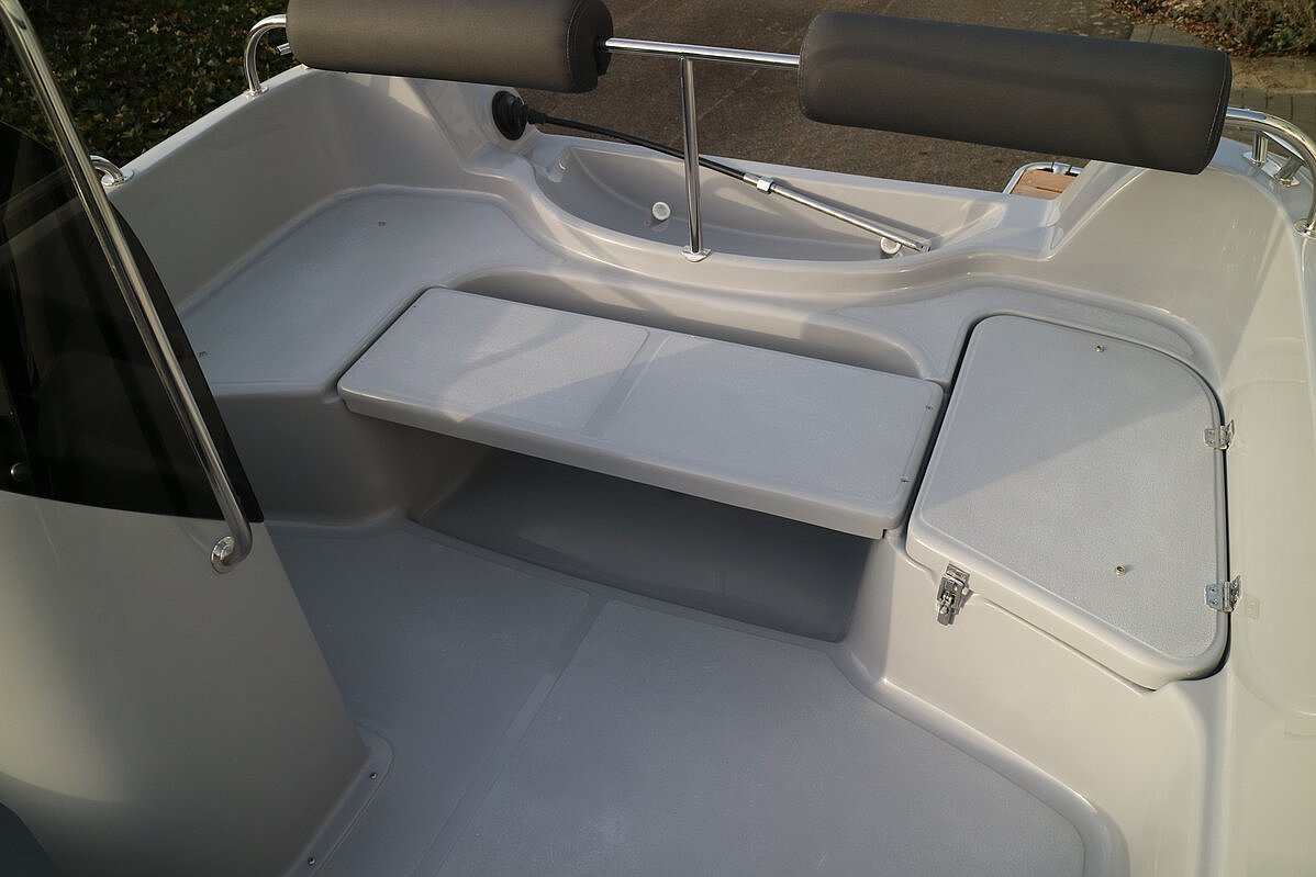 Das Bild zeigt unseren Mazury 480 LC Sitzecke