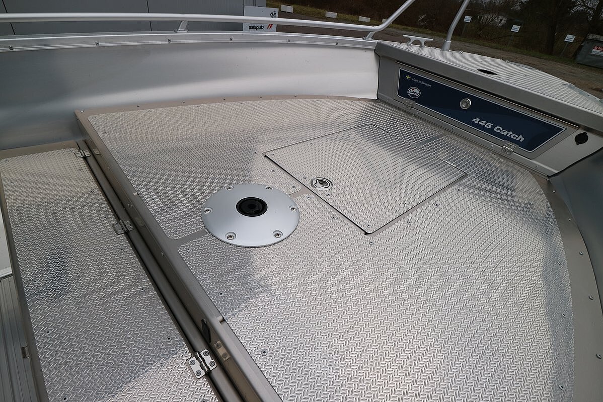 Dieses Bild zeigt eine Innenfläche der Linder Sportsman 445 Catch inkl. Garmin.