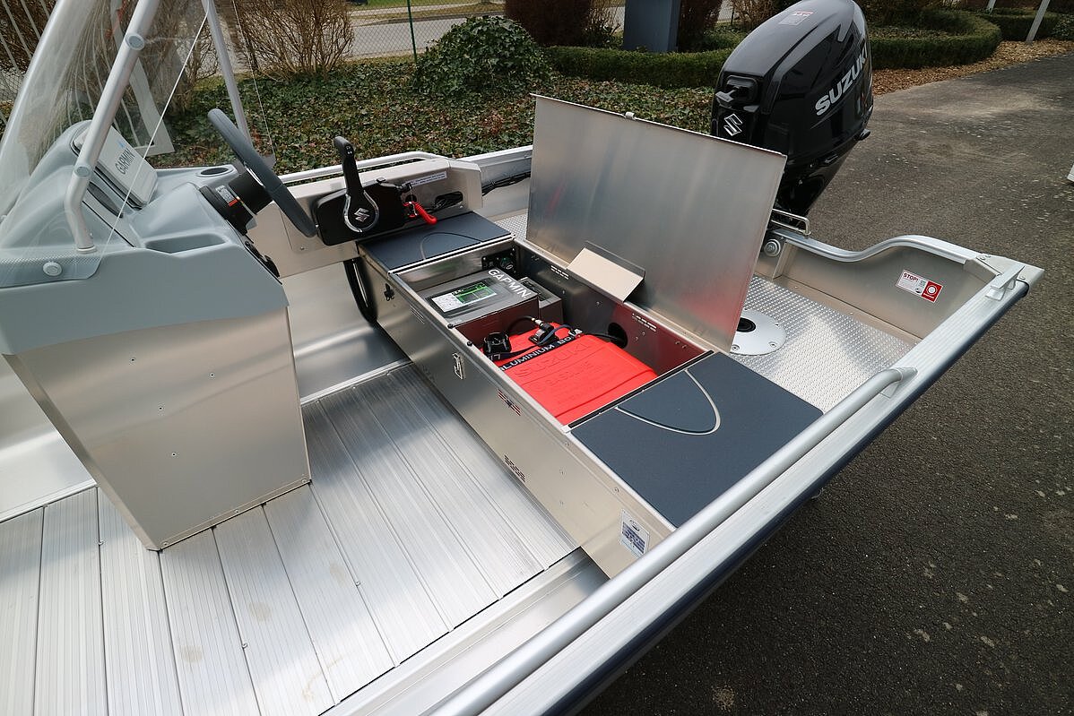 Dieses Bild zeigt eine Aufgeklappte Sitzfläche.