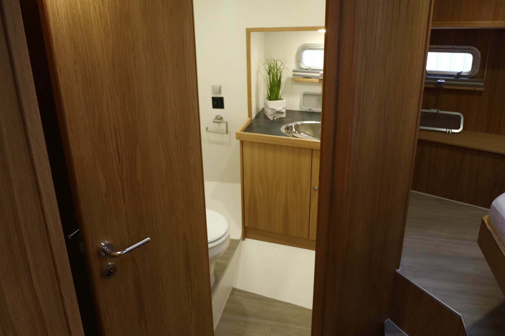 Dieses Bild zeigt unsere Yacht M-Line - M-Steven - Bad andere Ansicht