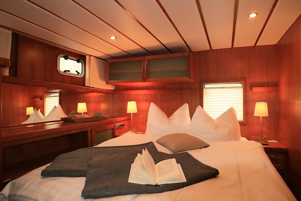 Dieses Bild zeigt unsere Yacht Topas - Siemer 44 Exclusiv  - Schlafkabine eins Heck anderer Winkel
