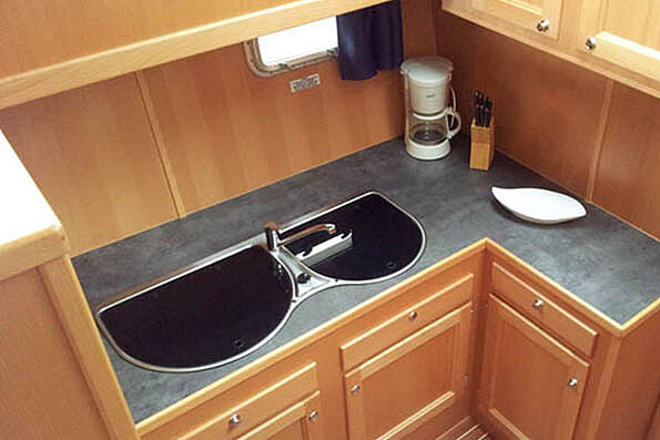 Dieses Bild zeigt unsere Yacht M-Line - M-Sport - Küche