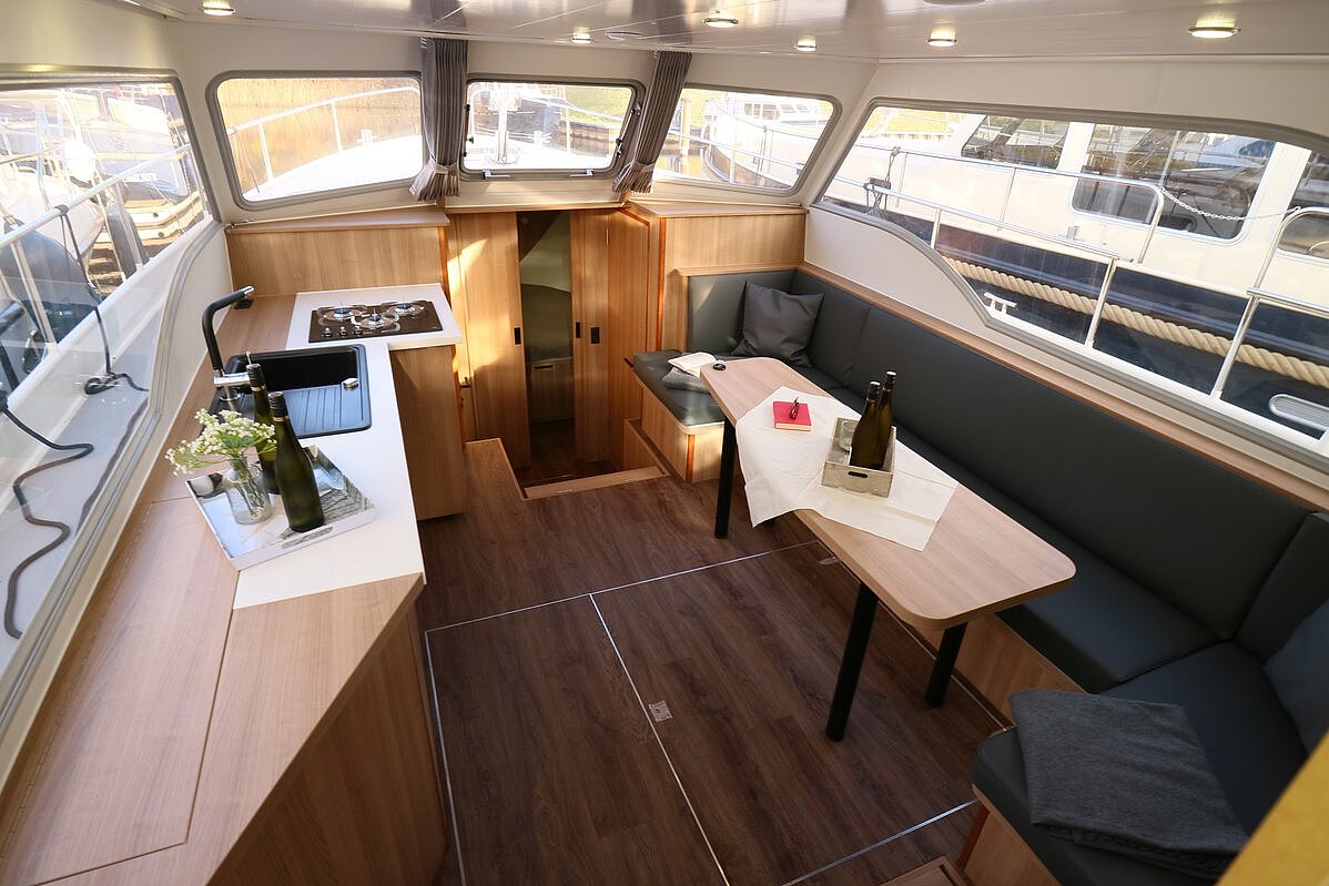 Dieses Bild zeigt unsere Yacht Sally - Concordia 120 AC  - Ansicht der Wohnkabine