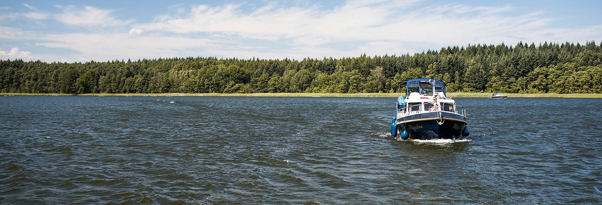 Dieses Bild zeigt eine Yacht auf der Müritz 