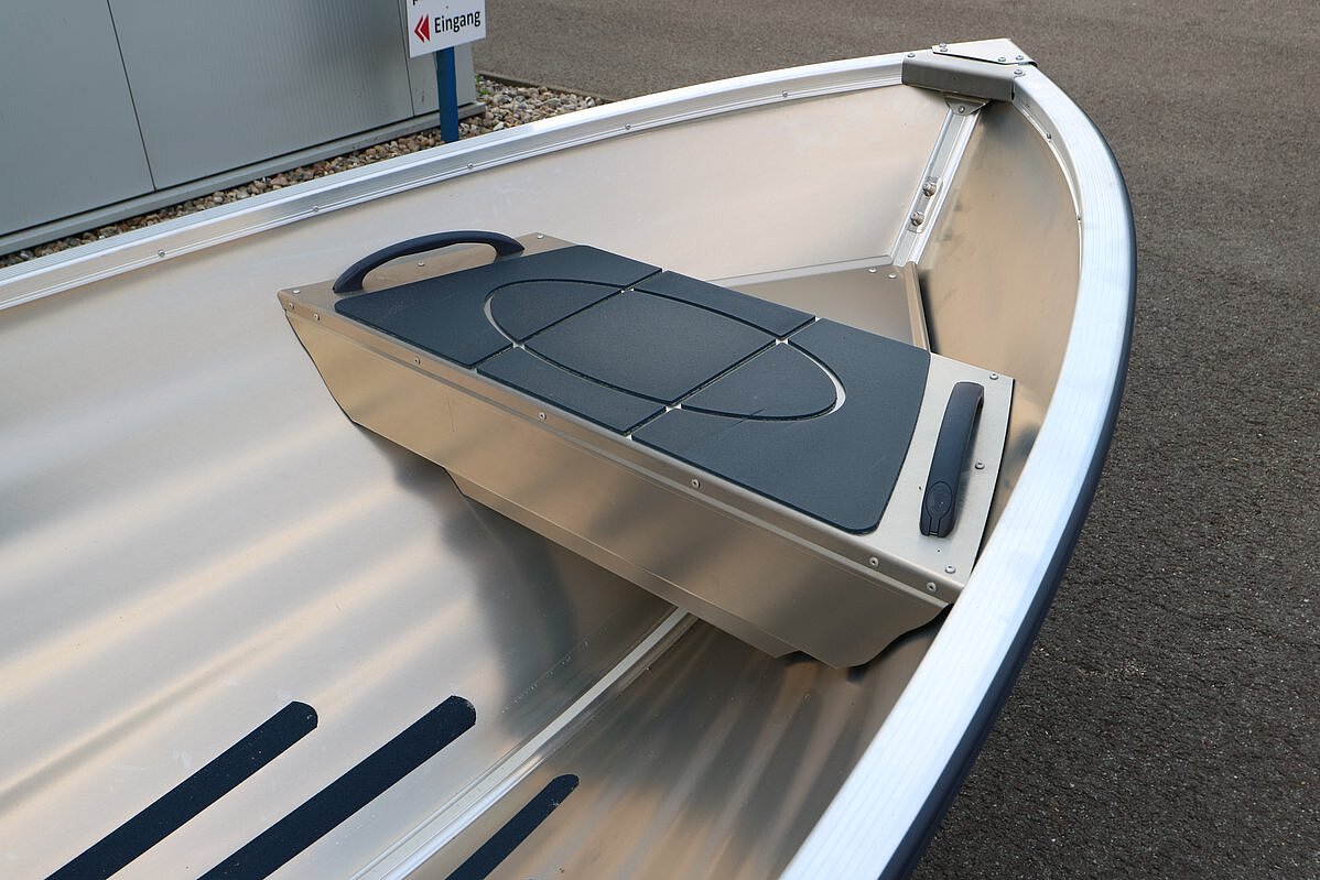 Dieses Bild zeigt unser Aluboot Linder Fishing 410 - Sitz vorne