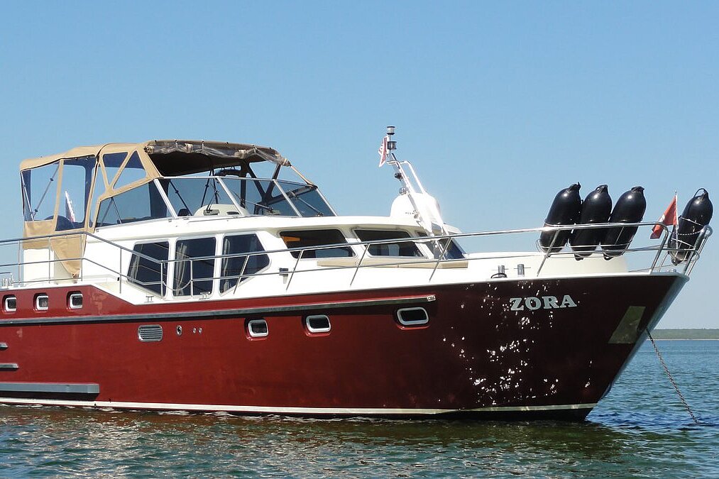 Dieses Bild zeigt unsere Yacht ZORA - Vacance 1350 - Seitenprofil