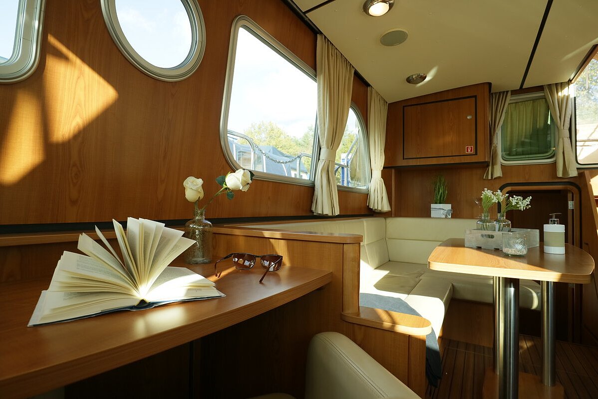 Dieses Bild zeigt unsere Yacht Laureen - Linssen Grand Sturdy 34.9 - Sitzgelegenheit