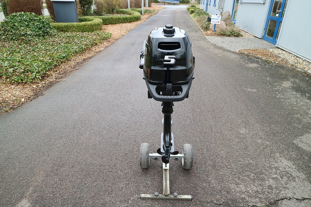 Dieses Bild zeigt den Motor Suzuki DF 5 AS.