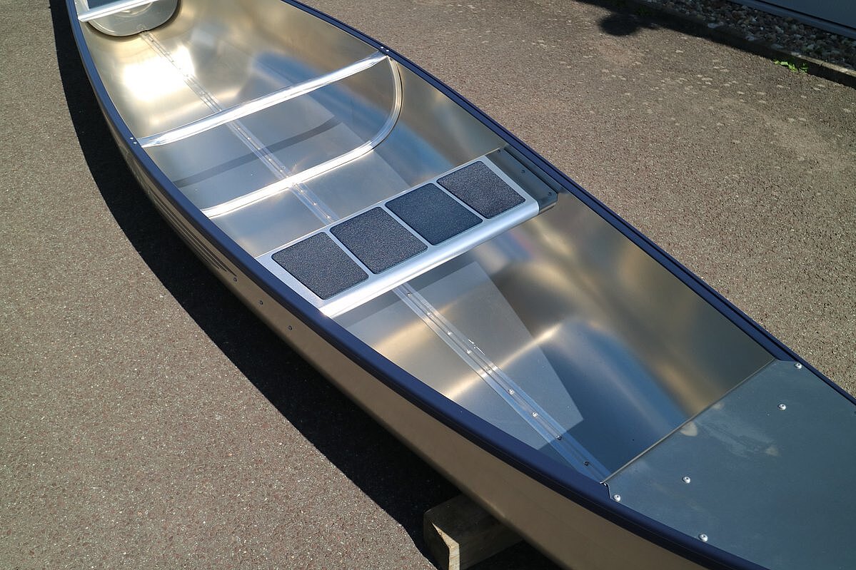 Dieses Bild zeigt unser Kanu Linder Inkas 465 L - Alukanadier - Ansicht der Sitzflächen