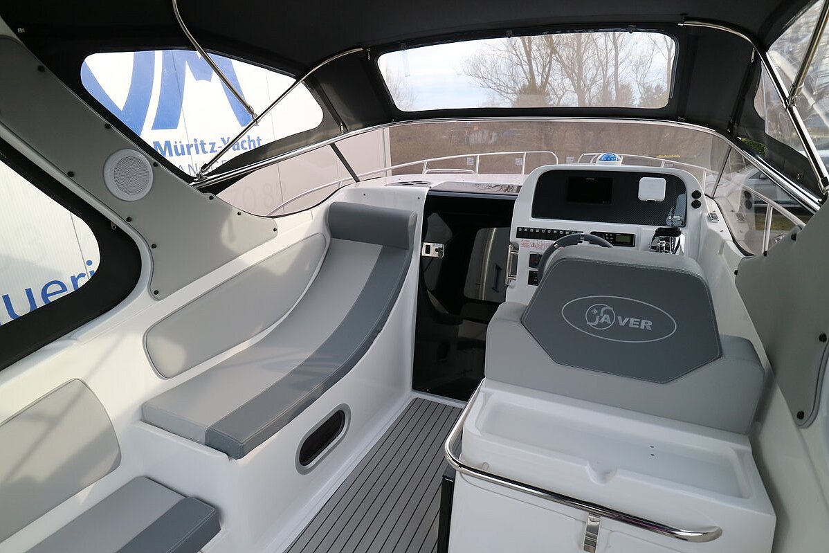Dieses Bild zeigt unser Motorboot Saver 750 Cabin - Ansicht der Kabine