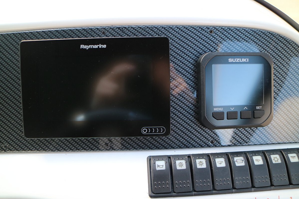 Dieses Bild zeigt unser Motorboot Saver 690 Cabin