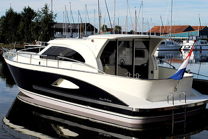 Dieses Bild zeigt unsere Yacht M-Line - M-Cruiser - im Hafen