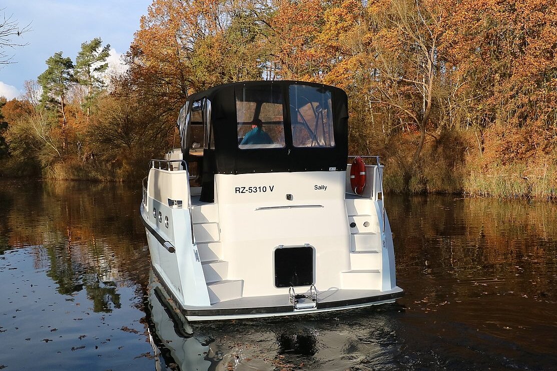 Dieses Bild zeigt unsere Yacht Sally - Concordia 120 AC  - Außenansicht von hinten