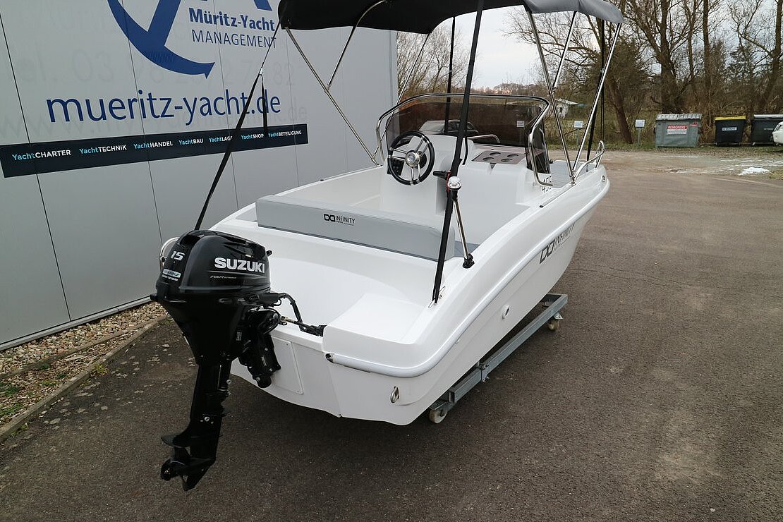 Dieses Bild zeigt unseren Infinity 455 MC von hinten.