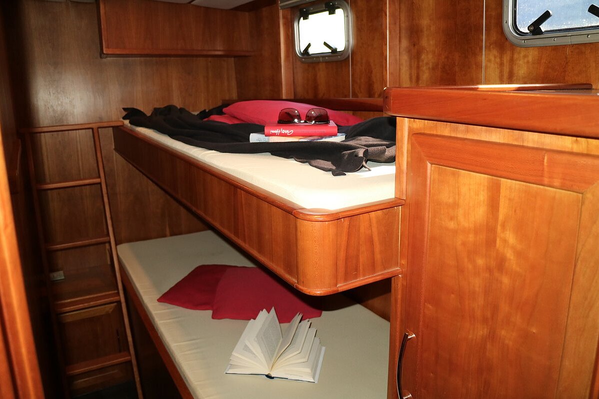Dieses Bild zeigt unsere Yacht Topas - Siemer 44 Exclusiv - Schlafkabine drei Doppelstockbett