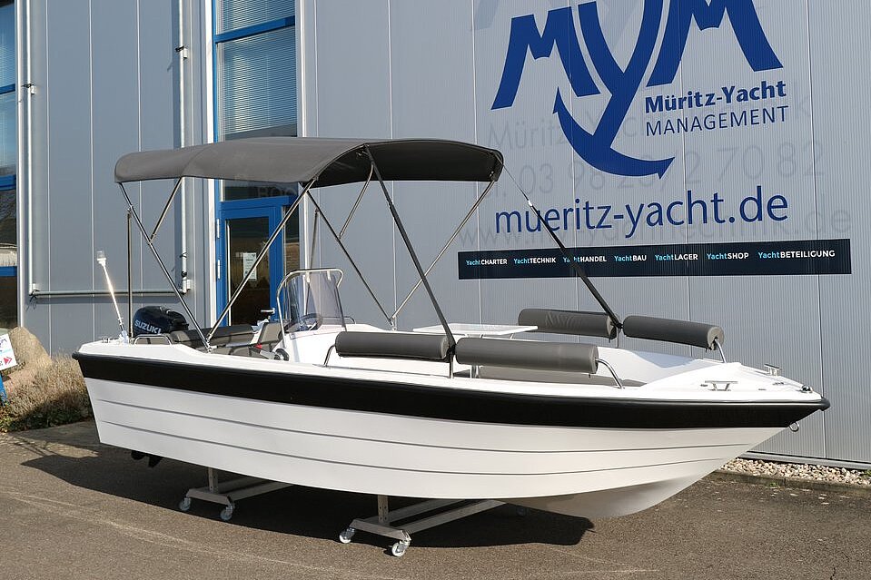 Dieses Bild zeigt unser Motorboot Aquila 4.8 Family