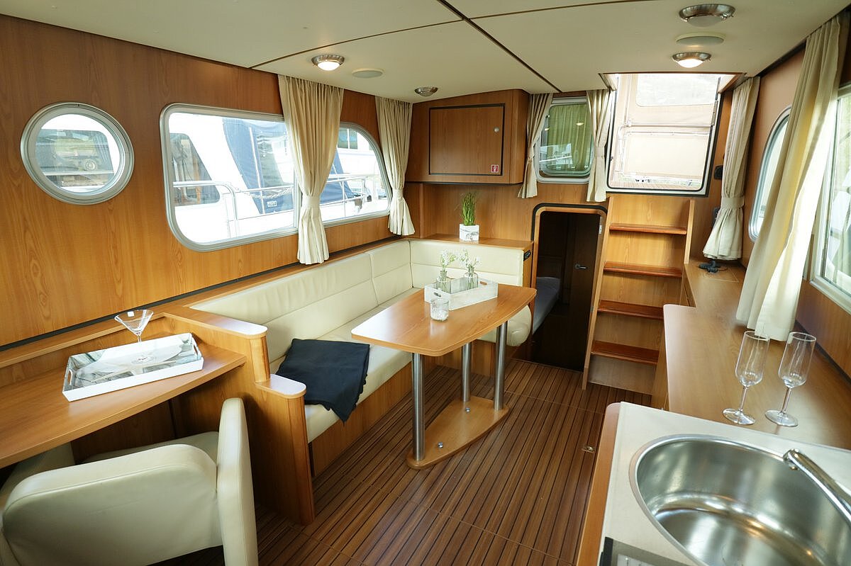 Dieses Bild zeigt unsere Yacht Laureen - Linssen Grand Sturdy 34.9 - Wohnraum