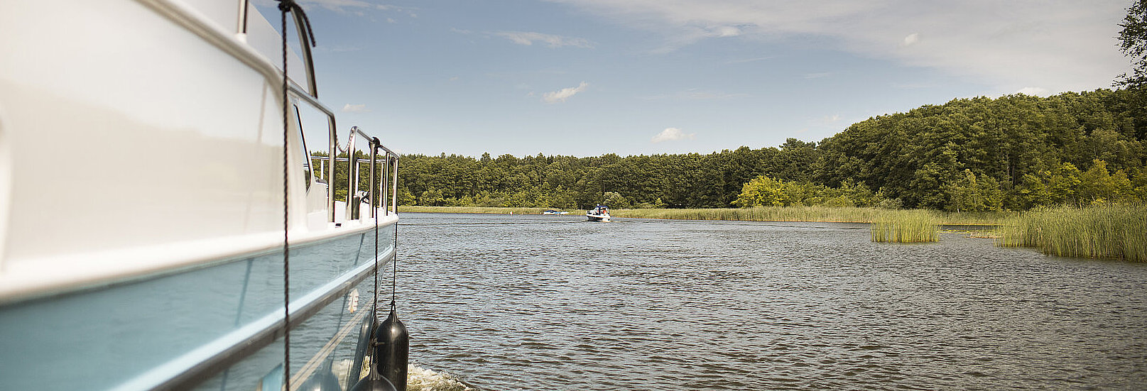 Dieses Bild zeigt eine unserer Yachten auf der Müritz 