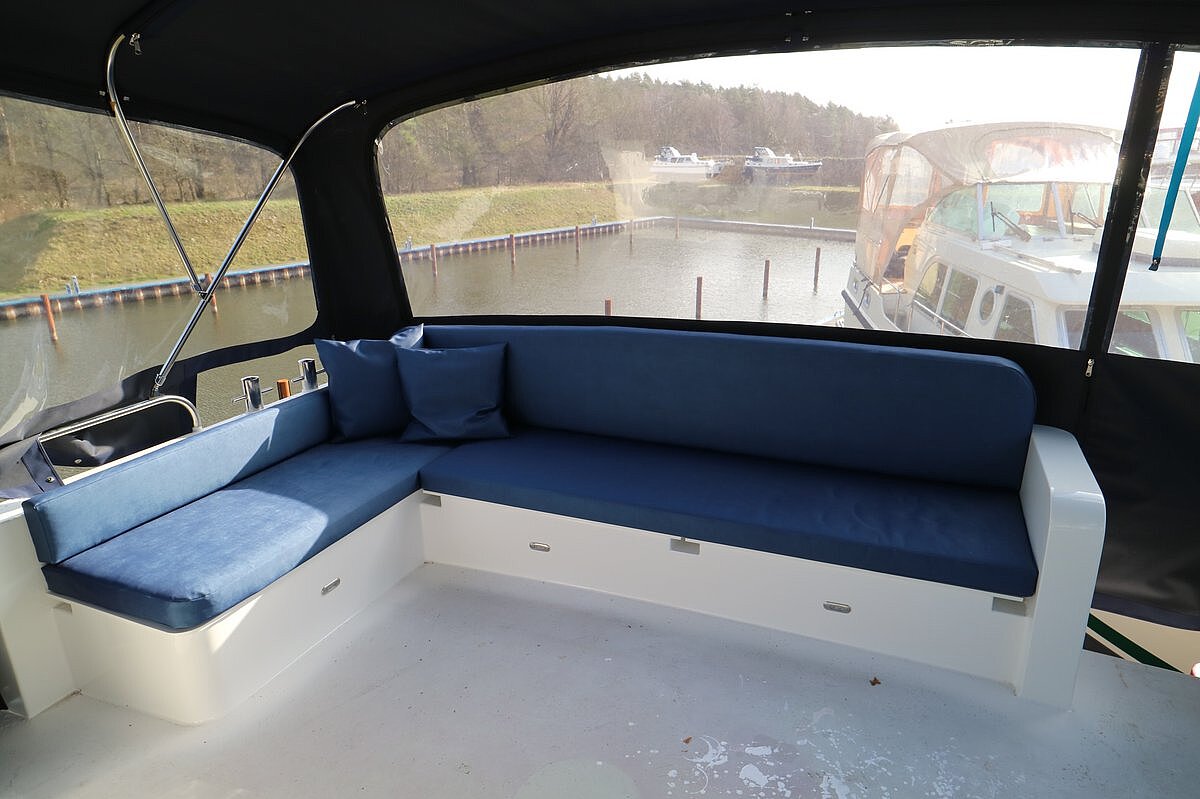 Dieses Bild zeigt unsere Yacht M-Line - M-Steven - Oberdeck Sitzgelegenheit