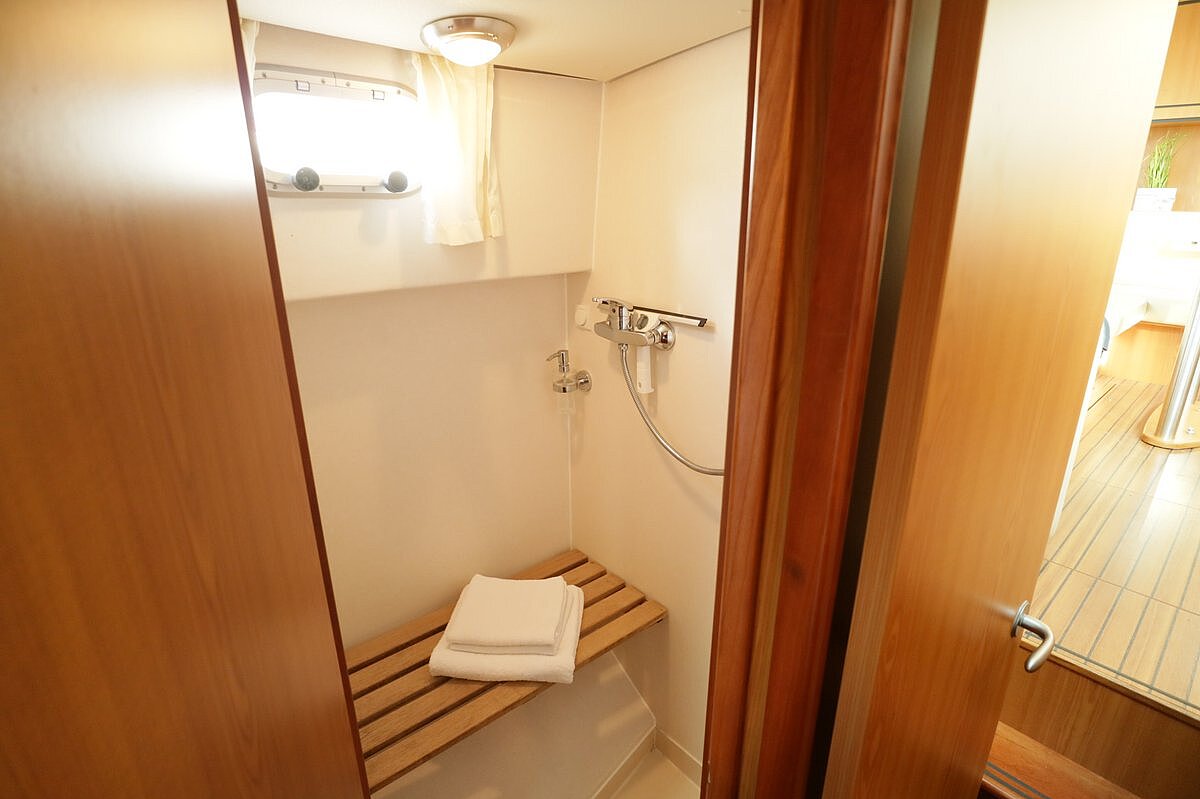 Dieses Bild zeigt unsere Yacht Laureen - Linssen Grand Sturdy 34.9 - Dusche