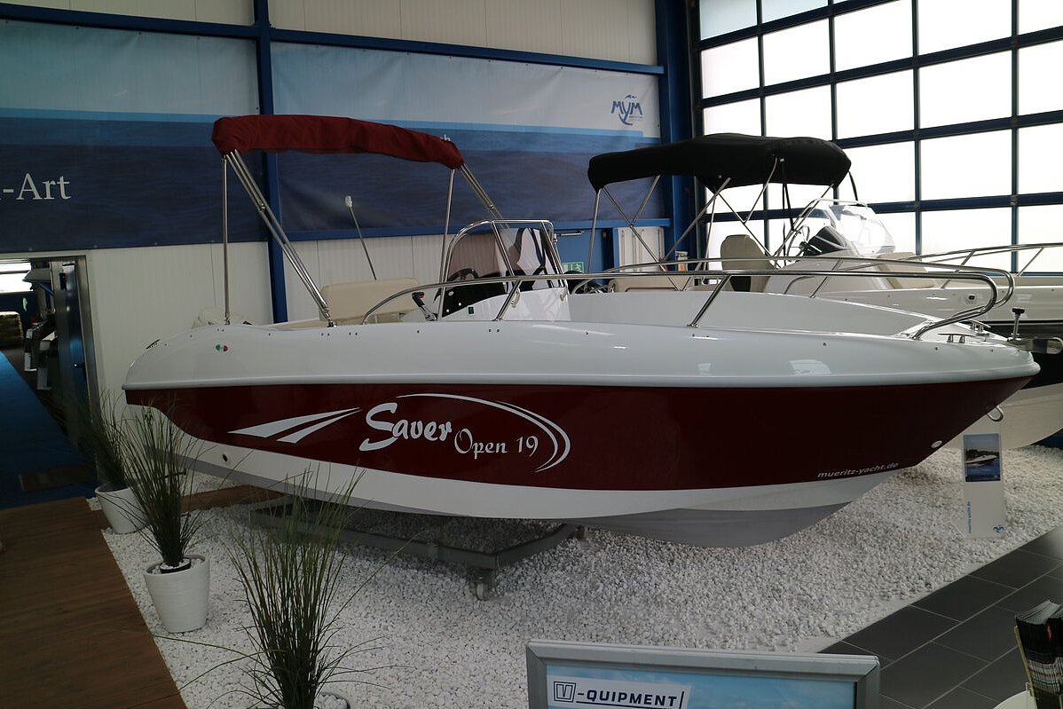 Dieses Bild zeigt unser Motorboot Saver 19 Open - im Ausstellungsraum