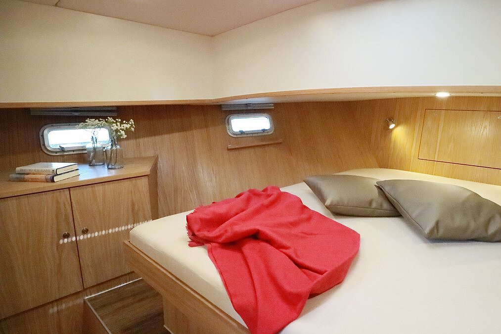 Dieses Bild zeigt unsere Yacht Cappuccino - M-Retro 120 - Schlafkabine eins