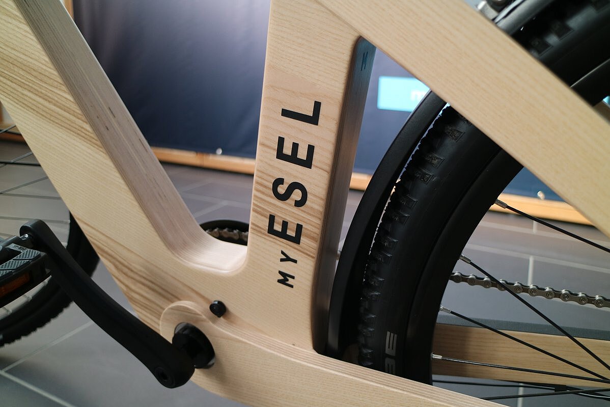 Dieses Bild zeigt das My Esel SUV Pro Plus+ Holzrahmen