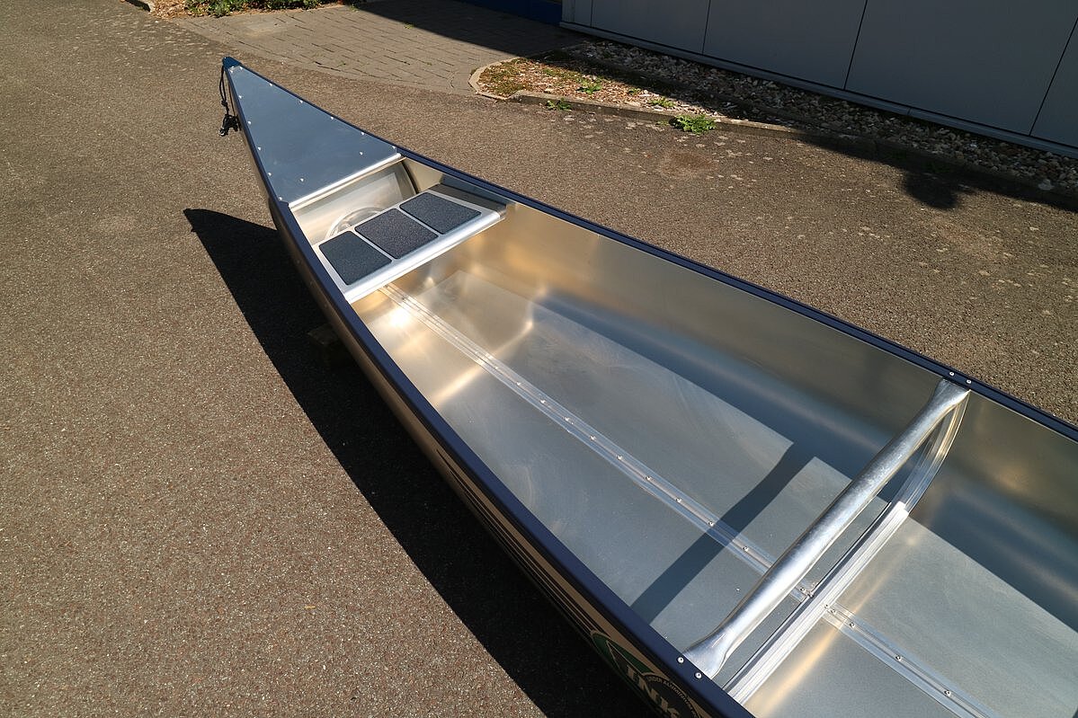 Dieses Bild zeigt unser Kanu Linder Inkas 465 L - Alukanadier - Ansicht der Sitzflächen vorne