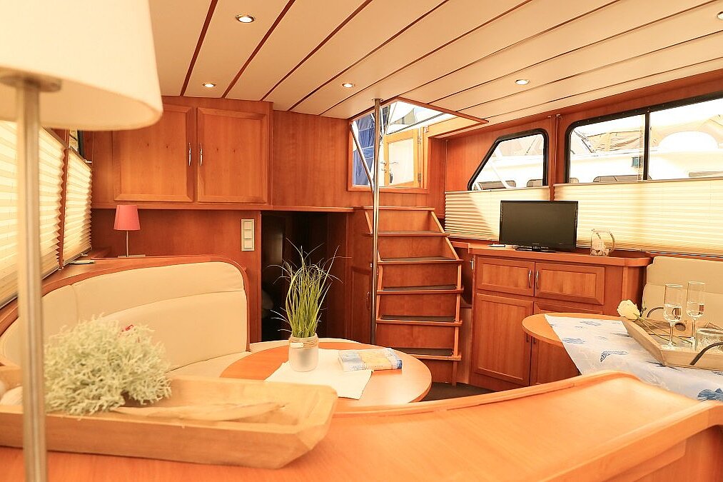 Dieses Bild zeigt unsere Yacht Topas - Siemer 44 Exclusiv - Salon