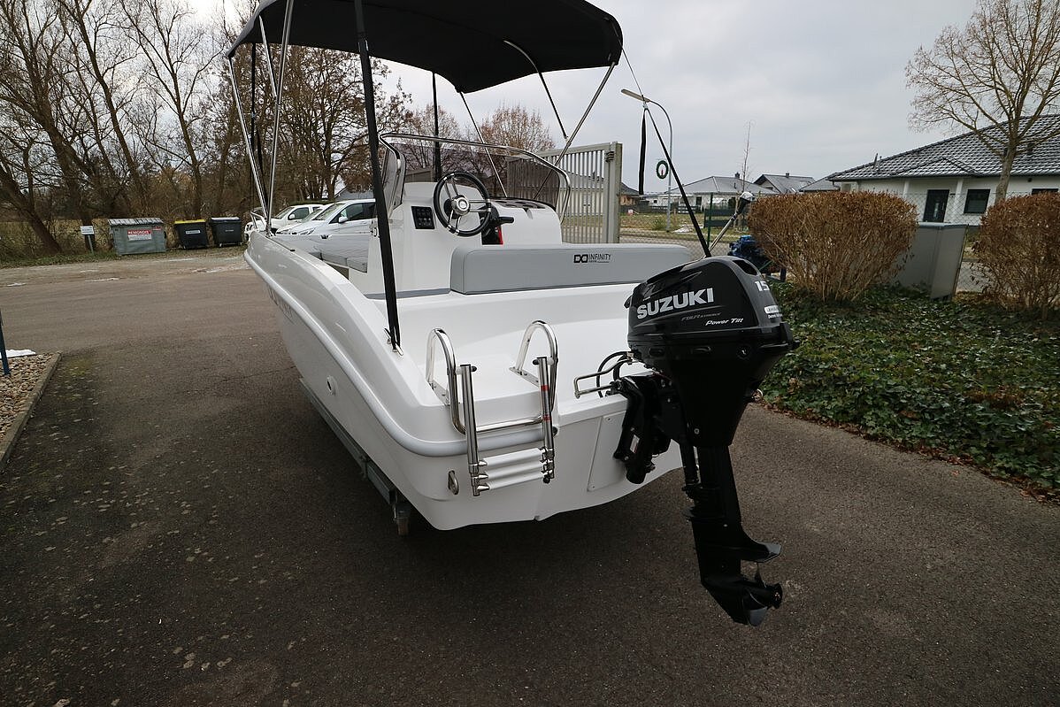 Dieses Bild zeigt unseren Infinity 455 MC-Motor.