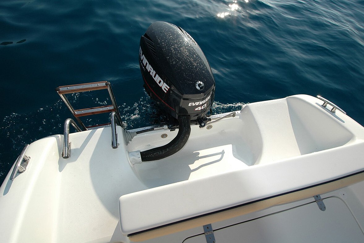Dieses Bild zeigt unser Motorboot Saver 520 Open